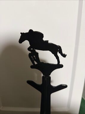 Black Horse Jumper Coffee Mug Holder - Home Kitchen Accent
